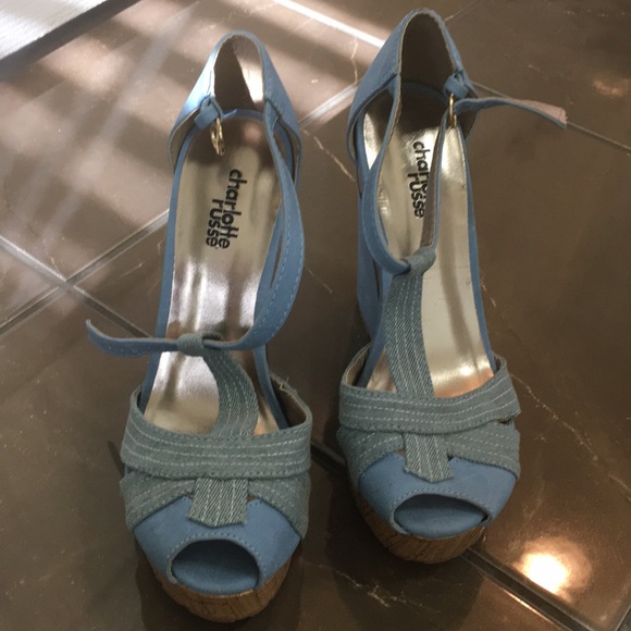 Adorable blue and denim peep toe wedges - Picture 2 of 6